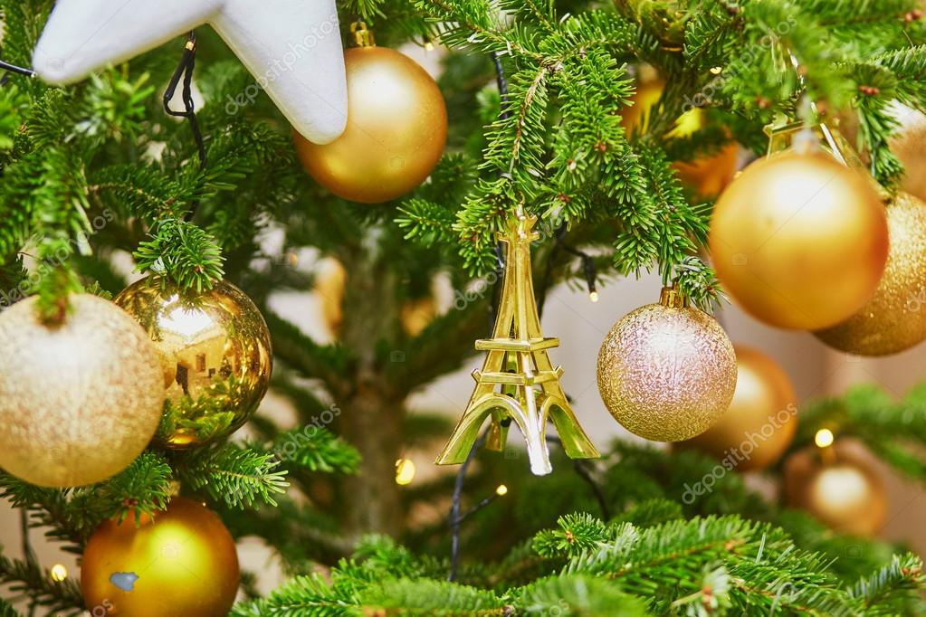 Sapin De Noël Décoré Avec Petite Tour Eiffel Photographie