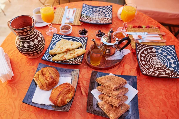 Heerlijk ontbijt in Marokkaanse stijl — Stockfoto