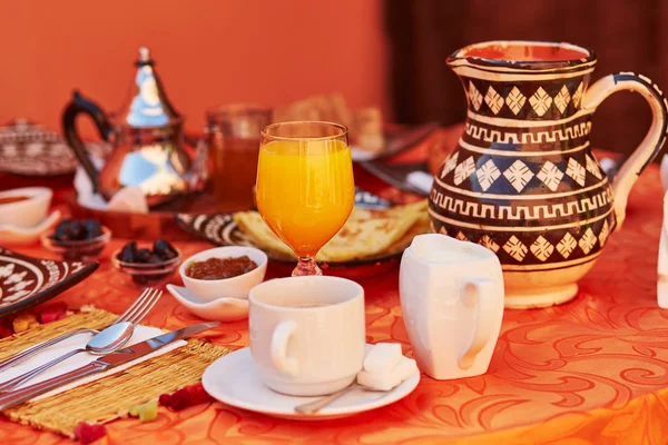 Смачний сніданок у марокканському стилі — стокове фото