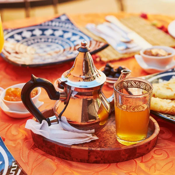 Вкусный завтрак в марокканском стиле — стоковое фото
