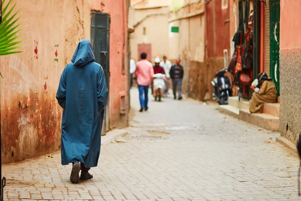 Mann auf dem marokkanischen Markt in Marrakesch, Marokko — Stockfoto