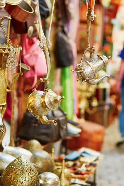 Czajniki na rynku marokańskiego w Marrakech, Maroko — Zdjęcie stockowe