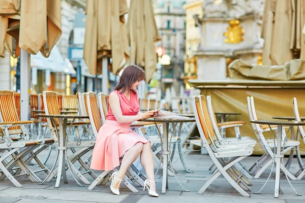 Belle jeune touriste à Vienne — Photo