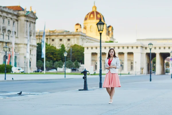 Beautiful young tourist in Vienna — Stock Photo, Image