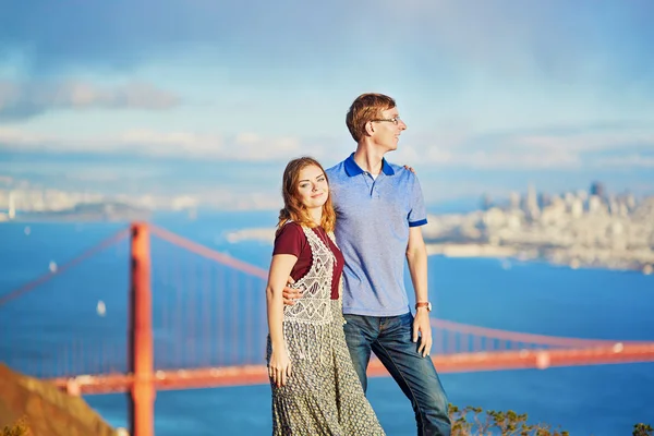 Couple amoureux romantique ayant un rendez-vous à San Francisco — Photo