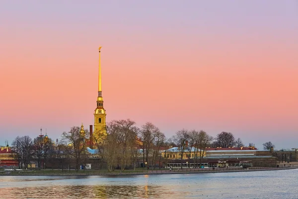 Scenisk vy över Peter och Pauls fästning i Sankt Petersburg, Ryssland — Stockfoto