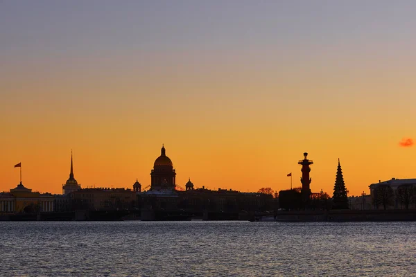 Gród z Saint-Petersburg, Federacja Rosyjska na zachód słońca — Zdjęcie stockowe