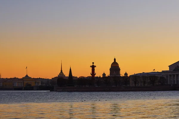 Gród z Saint-Petersburg, Federacja Rosyjska na zachód słońca — Zdjęcie stockowe