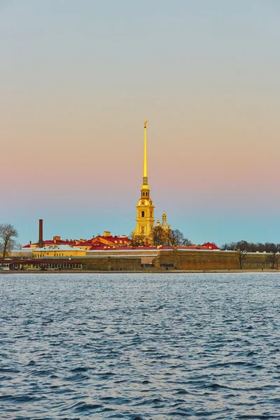 Scenisk vy över Peter och Pauls fästning i Sankt Petersburg, Ryssland — Stockfoto