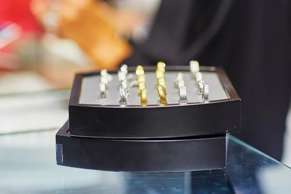 Jeweler stand with selection of wedding rings — Stock Photo, Image