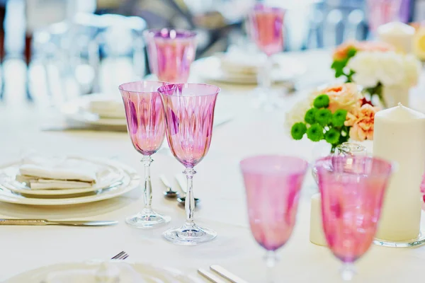 Conjunto de mesa para uma festa de evento ou recepção de casamento — Fotografia de Stock