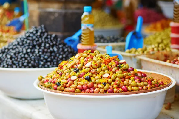 Olives on Moroccan market (souk) in Essaouira, Morocco — Stock Photo, Image