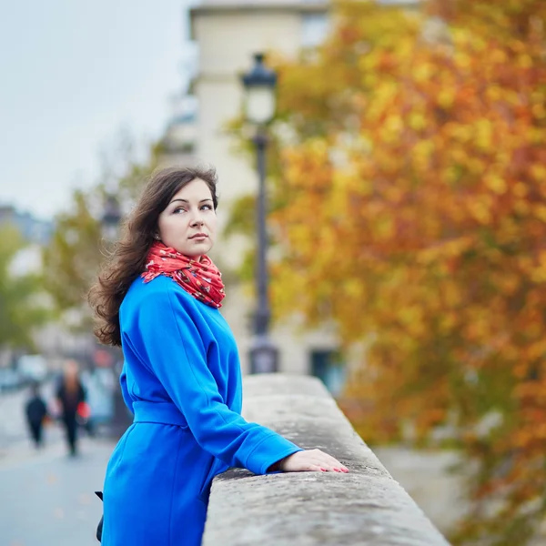 Unga turist i Paris — Stockfoto