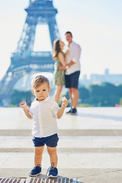 Adorable little boy making his first steps — Stock Photo, Image