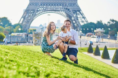 Mutlu aile Paris, Fransa'da kendi tatil keyfi