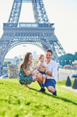 Mutlu aile Paris, Fransa'da kendi tatil keyfi