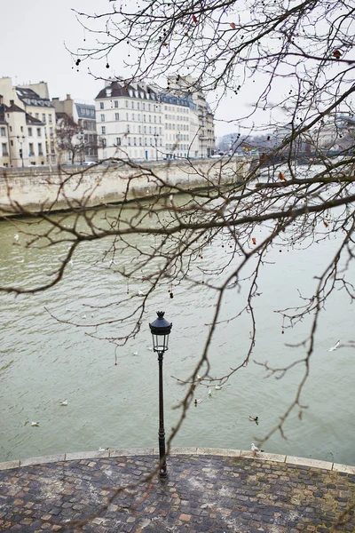 Lantern on Saint-Louis island in Paris on a winter day — Stock Photo, Image