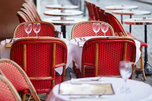 Gemütliches Café im Freien in Paris, Frankreich — Stockfoto