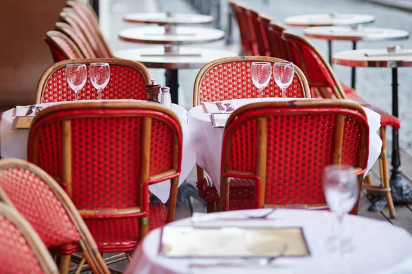 Cozy outdoor cafe in Paris, France — Stock Photo, Image