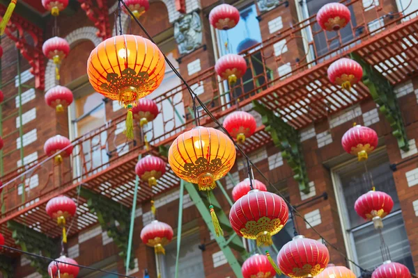 Beautiful red Chinese lanterns in Chinatown of San Francisco — Stock Photo, Image