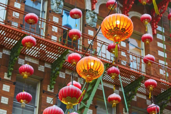 Beautiful red Chinese lanterns in Chinatown of San Francisco — Stock Photo, Image