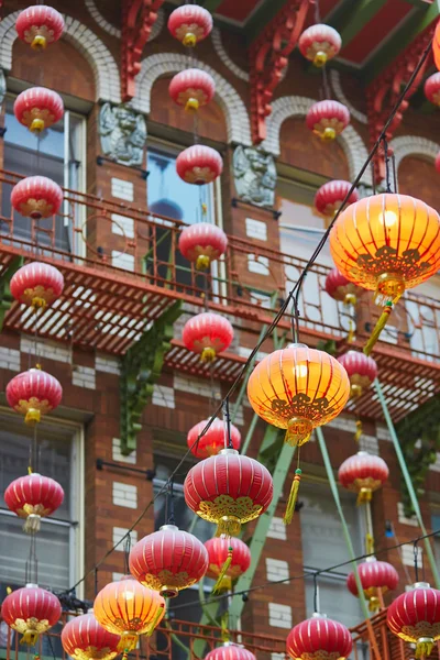 Schöne rote chinesische laternen in chinatown von san francisco — Stockfoto