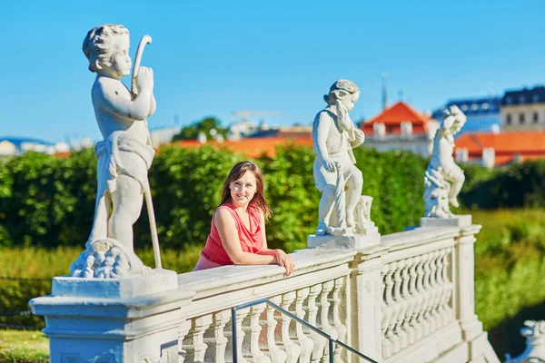 Vacker ung turist i Wien — Stockfoto