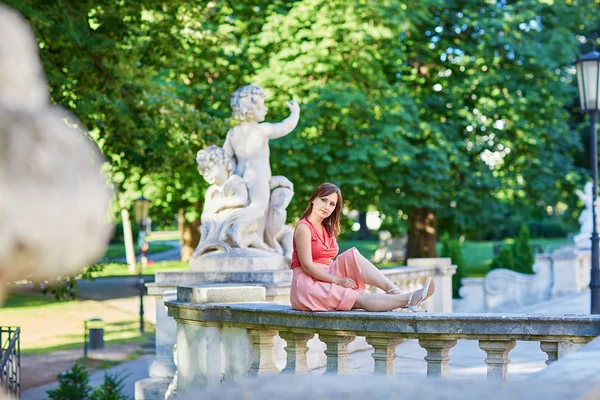 Schöne junge Touristin in Wien — Stockfoto