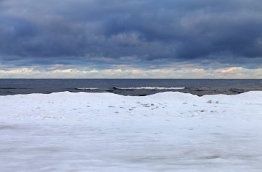 Kışın baltık denizi.