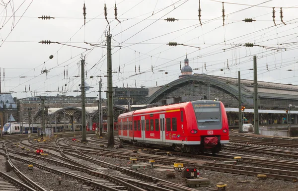 Vista para a estação de trem em Colônia . — Fotografia de Stock