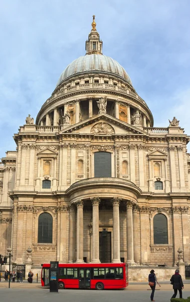 ロンドンのセント ・ ポール大聖堂. — ストック写真