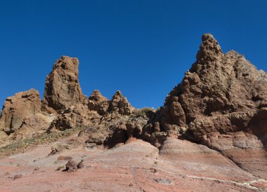 Teide yanardağı yanındaki krater.