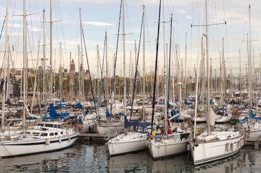  Barcelona'da liman bölgesinin görünümü.