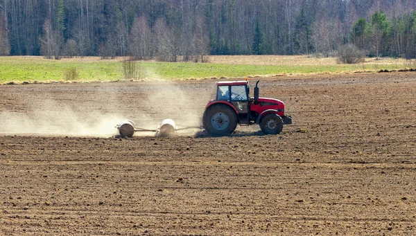 Field preparation for spring planting. — Stock Photo, Image