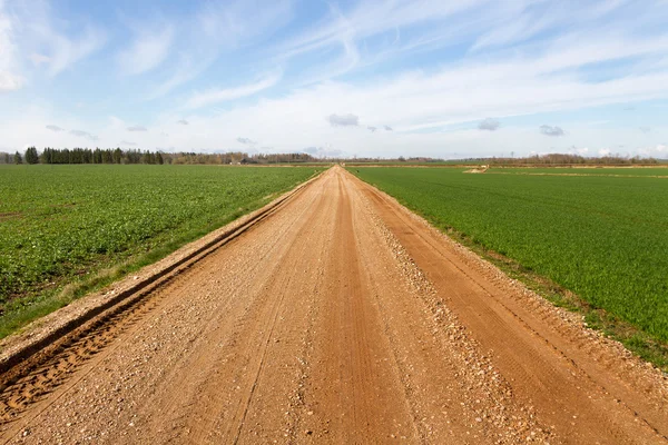 Landschap met grawel weg. — Stockfoto