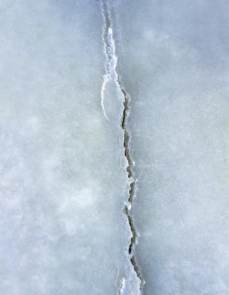 Grieta en el hielo . —  Fotos de Stock