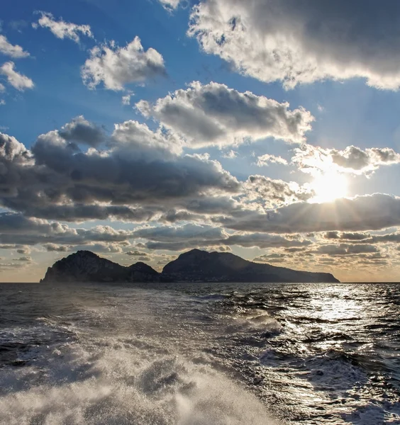 Met het oog op Capri eiland. — Stockfoto