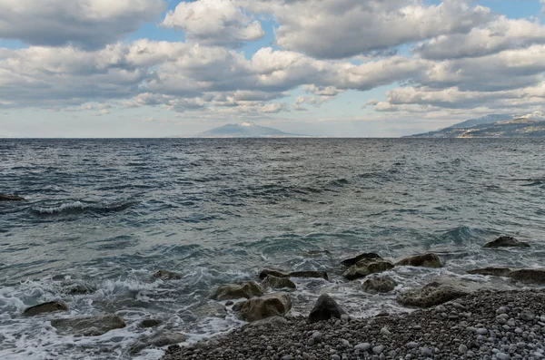 Uitzicht vanaf de kust. — Stockfoto