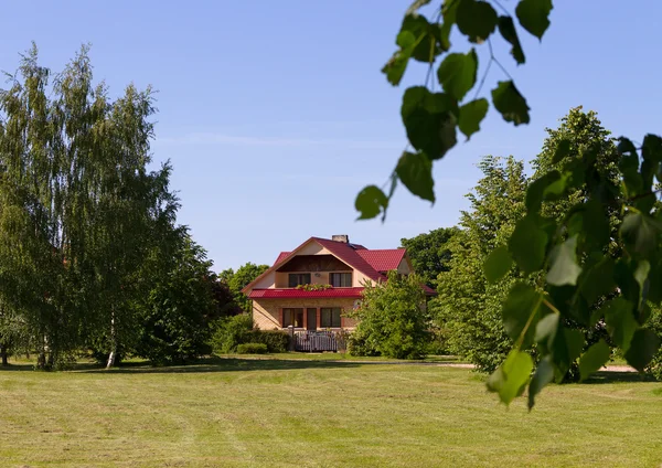 Bramante för fristående hus. — Stockfoto