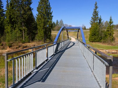 nehir üzerinde köprü.