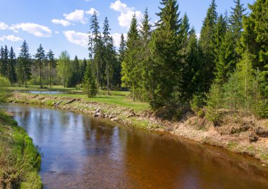 Küçük nehir Amata.