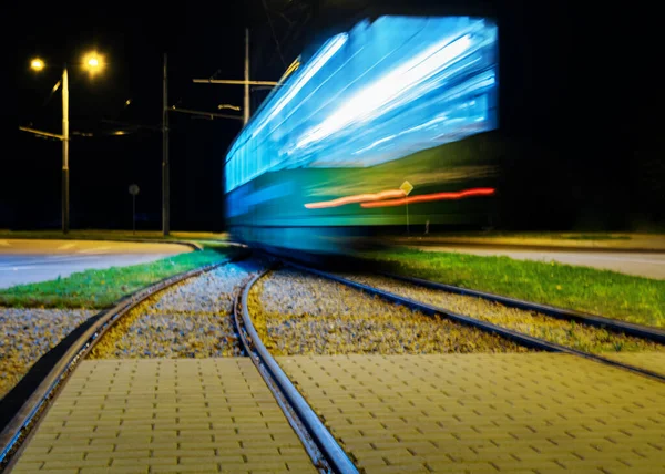 Utsikt Över Natten Stad Med Rörelse Spårvagn — Stockfoto