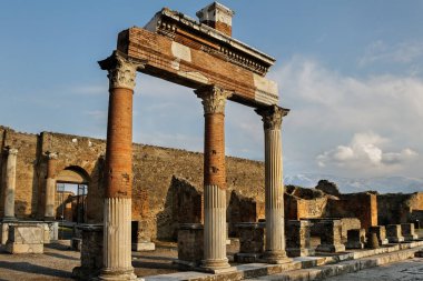 Pompei harabesine bakın..