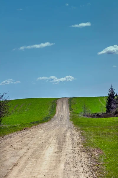 Bocht Grindweg Naar Heuvel Een Landschap — Stockfoto