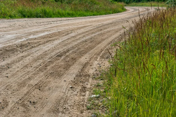 在乡间蜿蜒的砾石路 — 图库照片