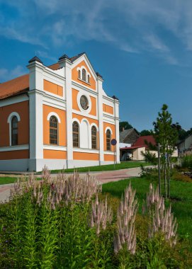 Küçük bir şehirdeki Sinagog 'a bak.