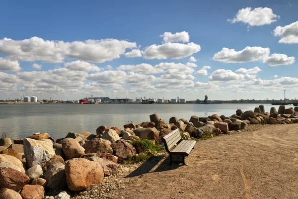 Venspils の防波堤vlnolamu v venspils. — Stock fotografie
