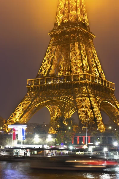 Eiffel Tower Light Beam Show. — Stock Photo, Image