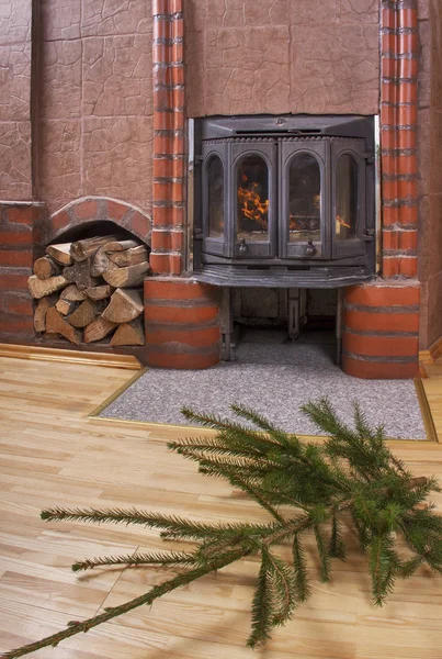 自然な暖炉の家. — ストック写真