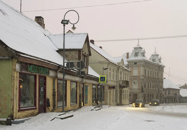 Cidade pequena em uma estação de inverno . — Fotografia de Stock